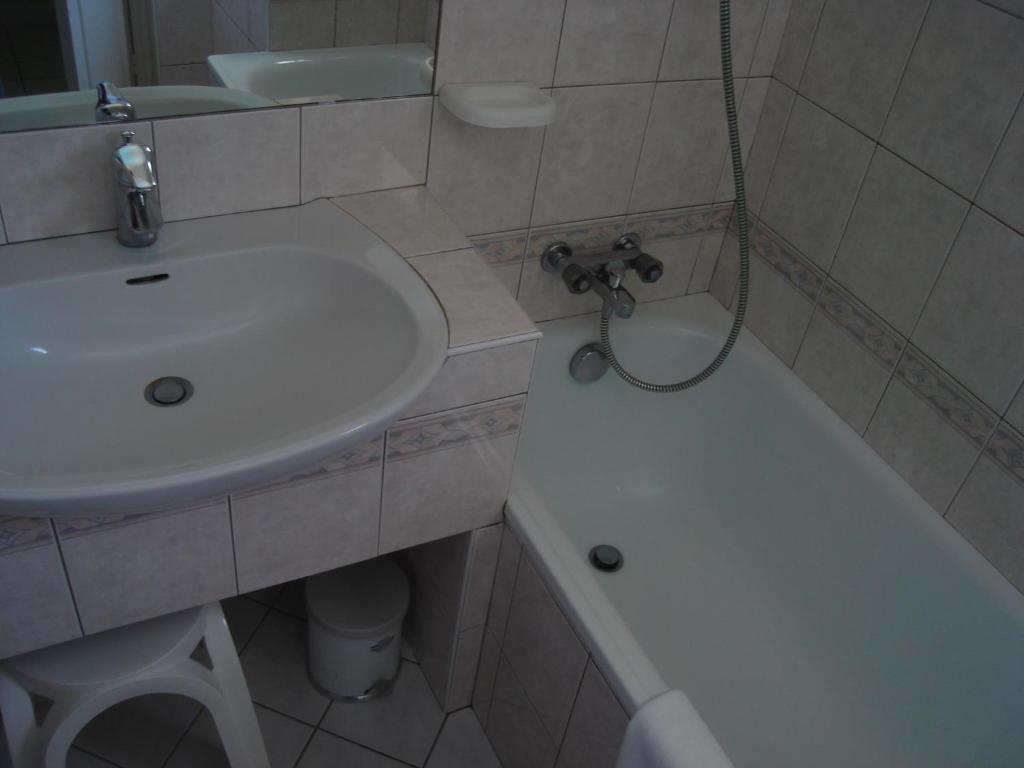 Hotel Beausejour Chaudes-Aigues Δωμάτιο φωτογραφία