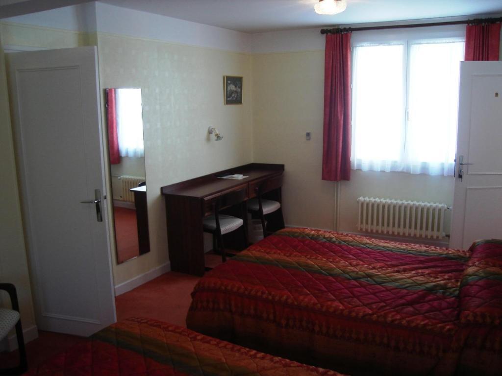 Hotel Beausejour Chaudes-Aigues Δωμάτιο φωτογραφία